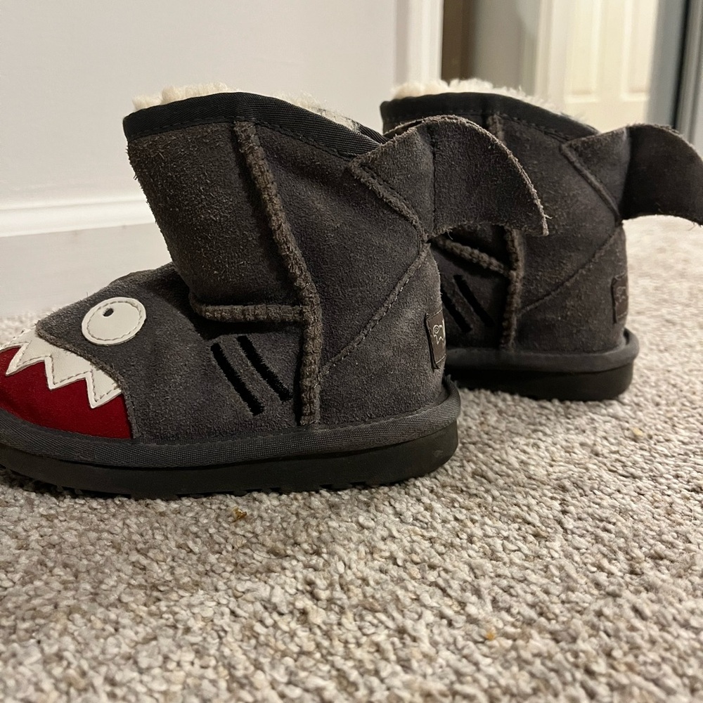 UGG Kids Gray and Red Shark Boots - Picture 4 of 5